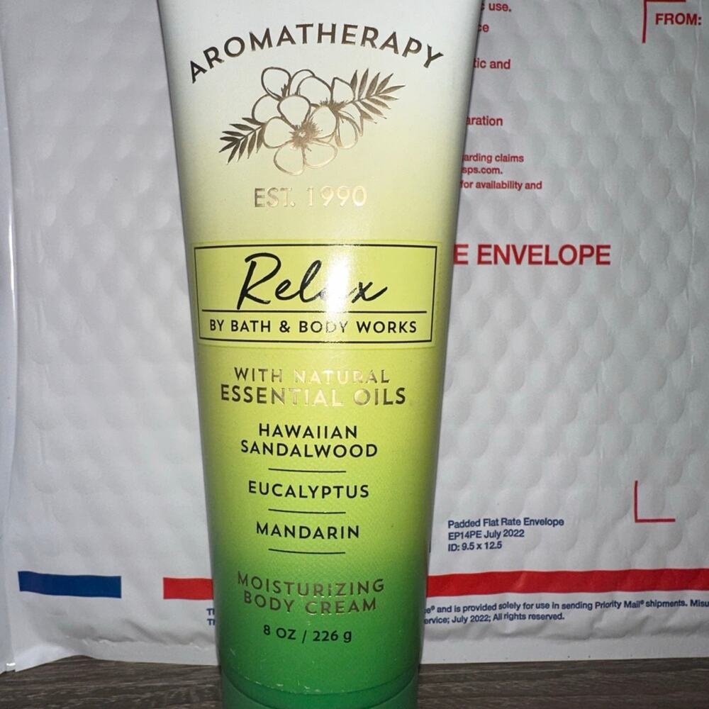 Bath and Body Works Aromatherapy Relax Hawaiian Sandalwood Eucalyptus Body Cream